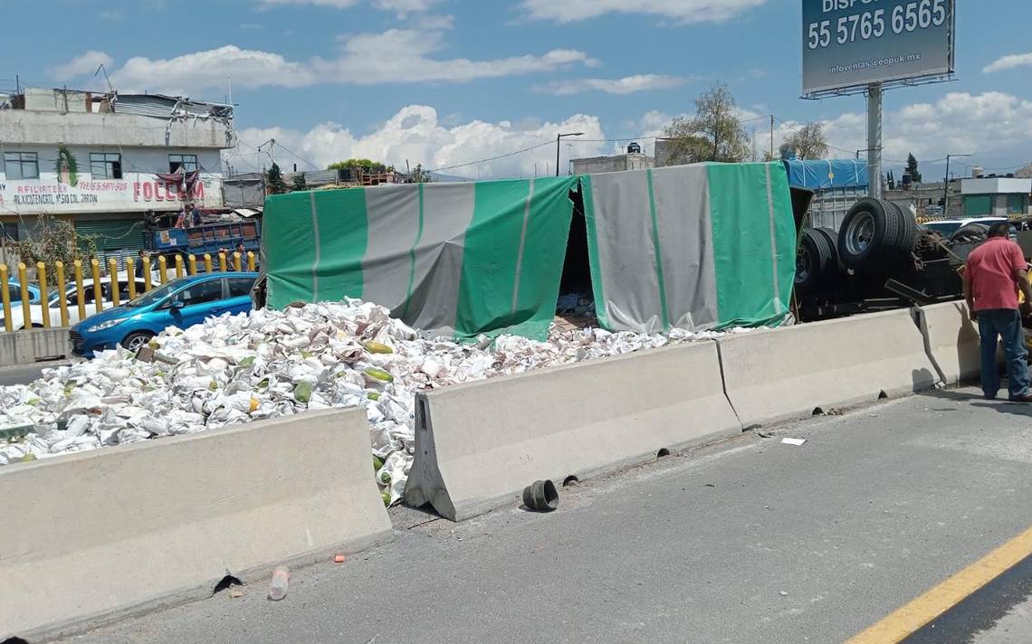 Accidente En La Autopista M Xico Puebla Vuelca Un Cami N Cargado Con