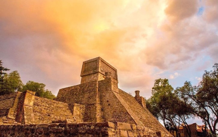 Esplendor de la pirámide de Santa Cecilia Acatitlán