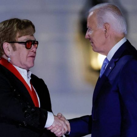 Celebra Biden a Elton John en la Casa Blanca y recibe Medalla Nacional de Humanidades – El Sol de Toluca