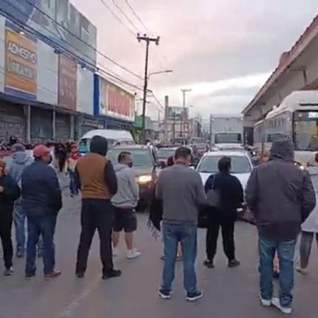 Vecinos bloquean la vía Morelos de Ecatepec, piden el suministro de agua potable  – El Sol de Toluca