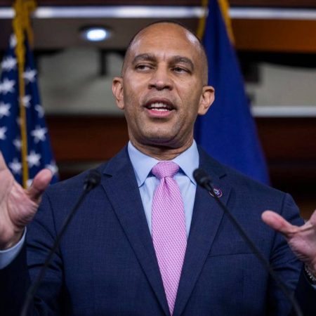 Hakeem Jeffries sucede a Pelosi; es el primer líder negro de los demócratas en Congreso de EU – El Sol de Toluca