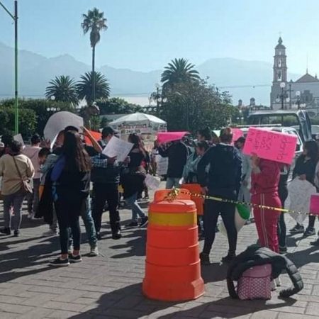 Comerciantes se oponen a la reubicación de tianguis navideño en Amecameca – El Sol de Toluca