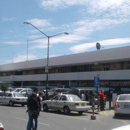 Continúan operando bases irregulares de taxis colectivos en la terminal de Toluca – El Sol de Toluca