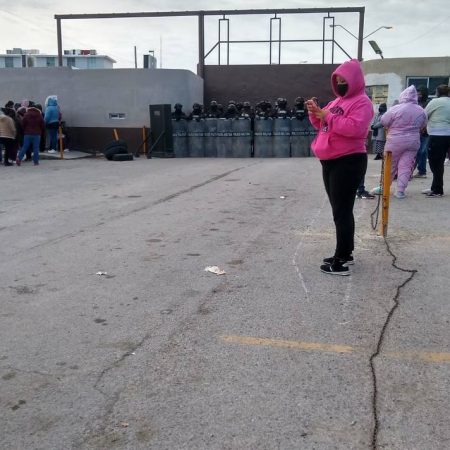 Familiares protestan en el penal de Juárez por falta de información sobre reos trasladados – El Sol de Toluca