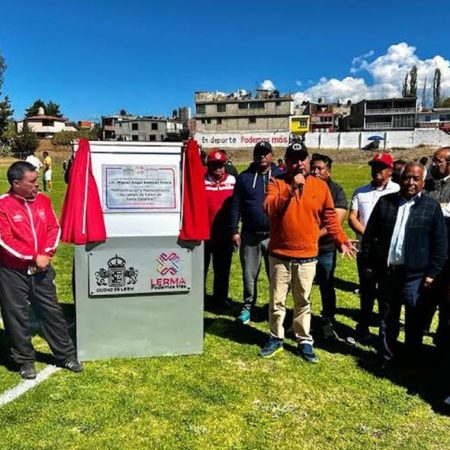 Miguel Ángel Ramírez inaugura la rehabilitación del campo de fútbol de Santa Catarina, Lerma  – El Sol de Toluca