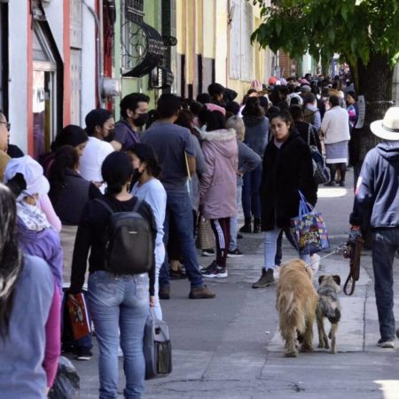 En Toluca desafían al caluroso clima para cobrar apoyos sociales federales – El Sol de Toluca