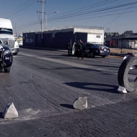 Bloquean la avenida Recursos Hidráulicos en Ecatepec; piden la reconexión de un pozo de agua – El Sol de Toluca