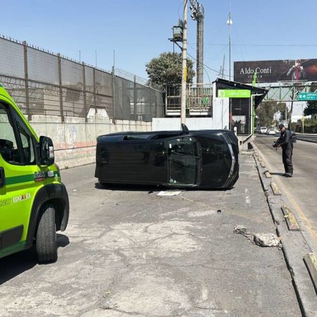 Automovilista vuelca en la Avenida Central de Ecatepec  – El Sol de Toluca