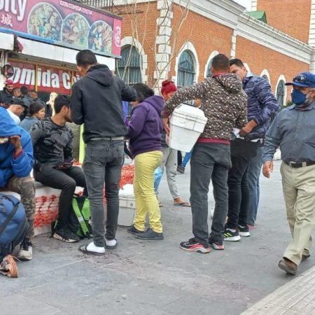 Migrantes engañados por polleros intentan cruzar a la fuerza a EU por el puente Paso del Norte – El Sol de Toluca