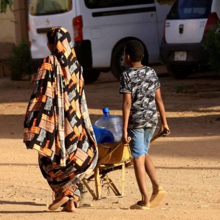 Sudaneses utilizan las redes sociales como salvavidas ante enfrentamientos militares – El Sol de Toluca