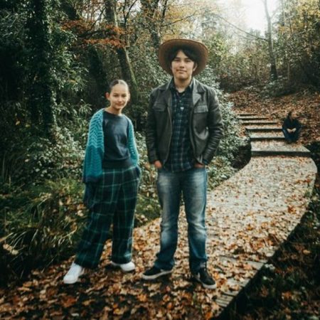 Saltan de las redes a las giras internacionales: el dueto francés Isaac y Nora estrena su primer disco – El Sol de Toluca