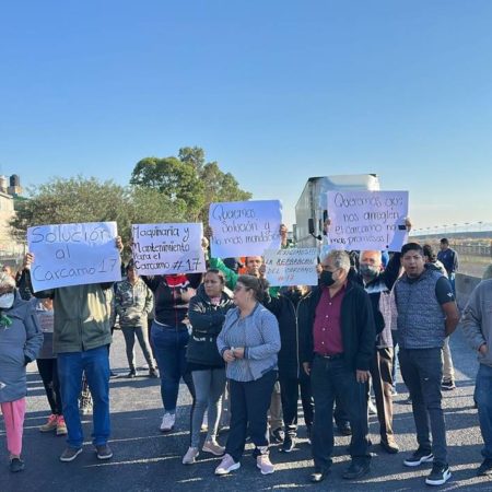 Vecinos bloquearon el Circuito Exterior Mexiquense; piden el mantenimiento de un cárcamo  – El Sol de Toluca
